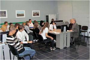 Фото к Занятия со студентами в информационном центре