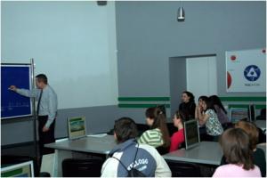 Фото к Занятия со студентами в информационном центре