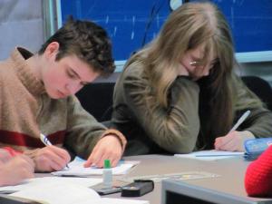 Фото к В информационном центре в дистанционном формате началась подготовка школьников к ЕГЭ по физике