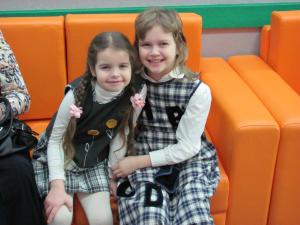 Фото к Детская художественная галерея в гостях у Информационного центра.