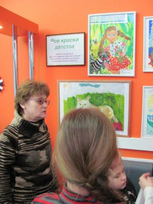 Фото к Детская художественная галерея в гостях у Информационного центра.