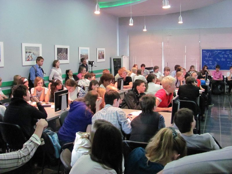 Фото к Научно-популярный лекторий для школьников продолжается