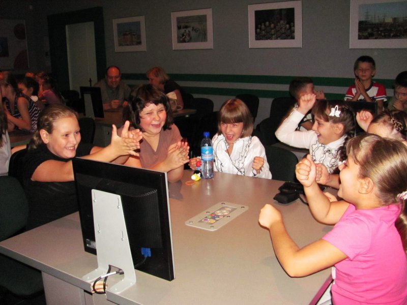 Фото к Веселые знайки в гостях у информационного центра