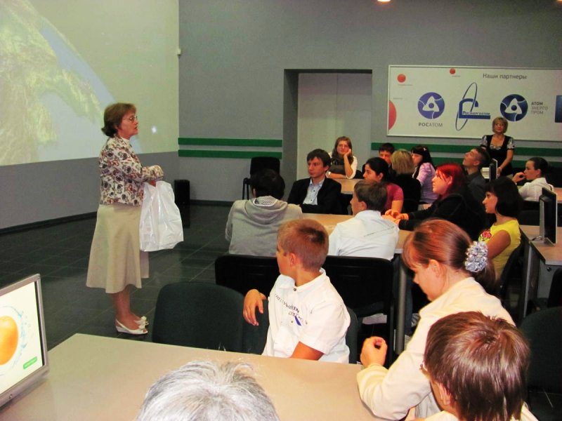 Фото к Второй Фестиваль науки Юга России начался экскурсиями в информационный центр по атомной энергии