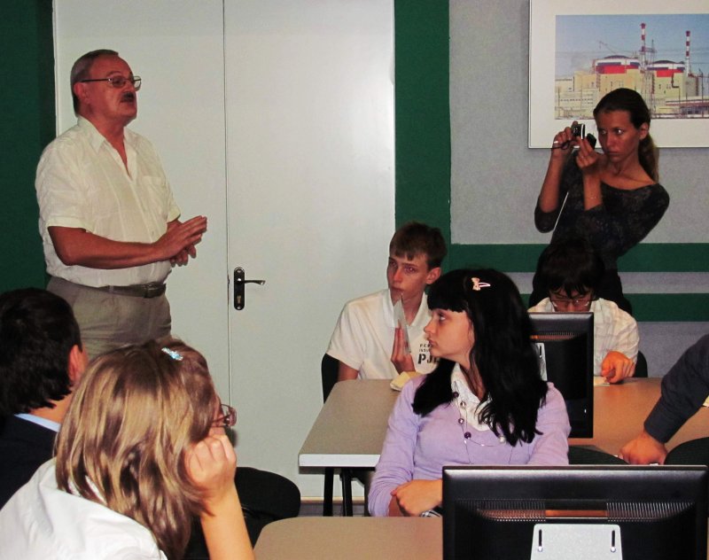 Фото к Второй Фестиваль науки Юга России начался экскурсиями в информационный центр по атомной энергии