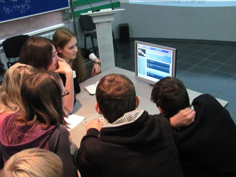 Фото к Дважды «Королями апельсиновых знаний»  стала команда школы № 16