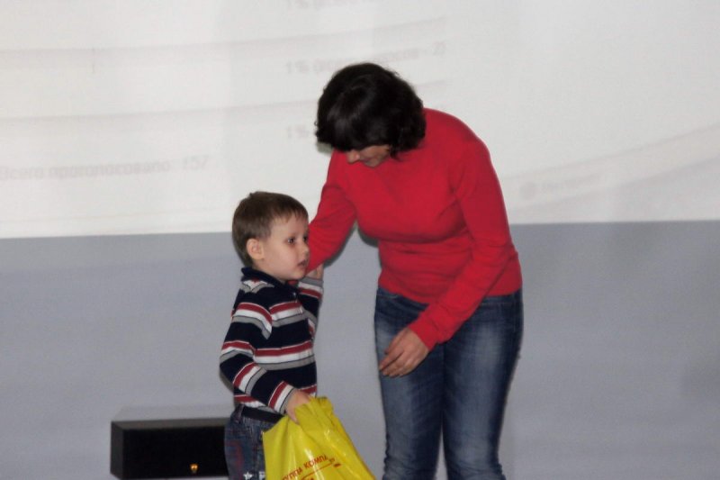 Фото к Посмотрите в глаза друг другу в День мамы! 