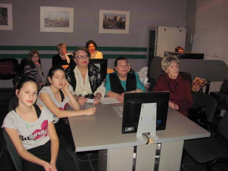 Фото к Новогодний праздник для «Бабушек он-лайн»