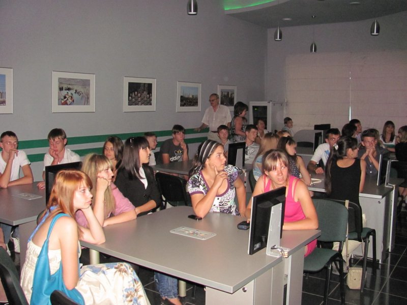 Фото к Дубовские школьники в гостях у Информационного центра