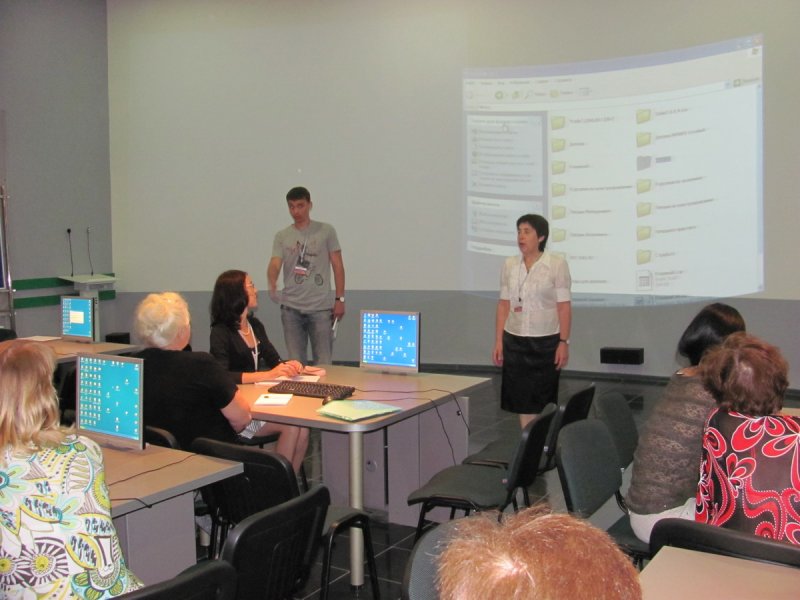 Фото к Дипломы участникам проекта по обучению компьютерной грамотности пожилых людей