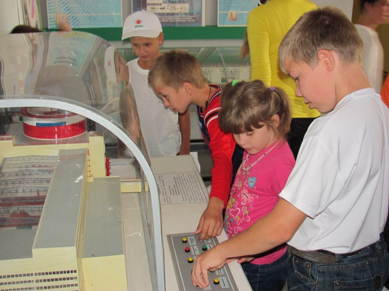 Фото к Социально-реабилитационный центр для несовершеннолетних в гостях у ростовского информационного центра по атомной энергии