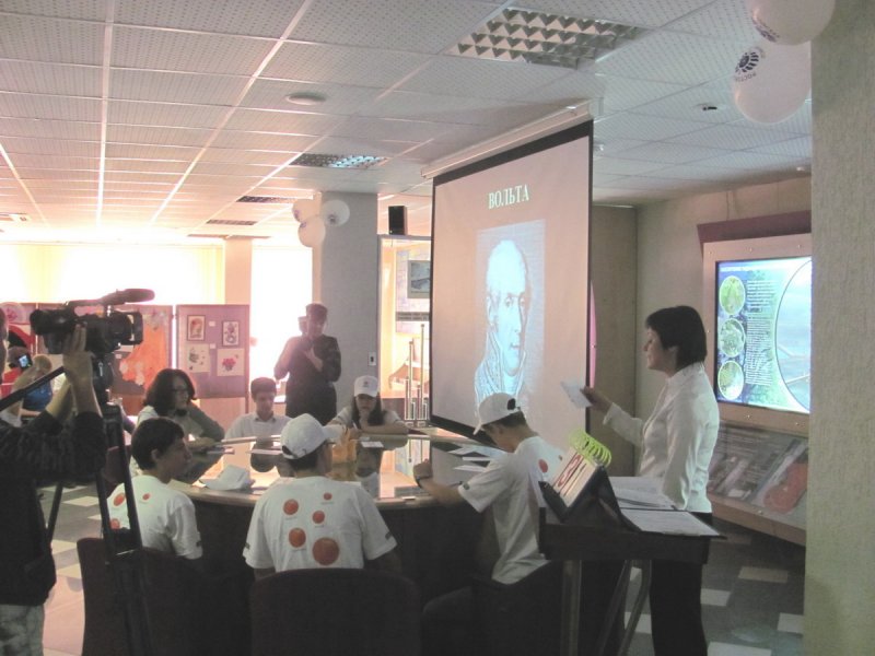 Фото к Ростовские школьники успешно ответили на вопросы «Что? Где? Когда?» в центре общественной информации Ростовской АЭС