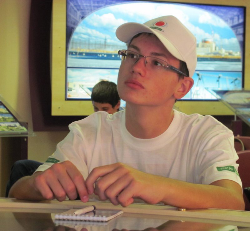 Фото к Ростовские школьники успешно ответили на вопросы «Что? Где? Когда?» в центре общественной информации Ростовской АЭС