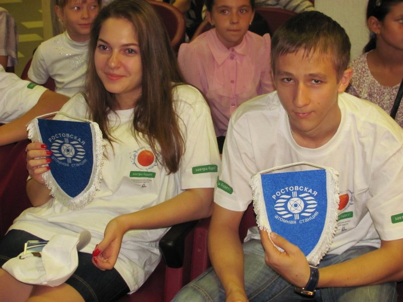 Фото к Ростовские школьники успешно ответили на вопросы «Что? Где? Когда?» в центре общественной информации Ростовской АЭС