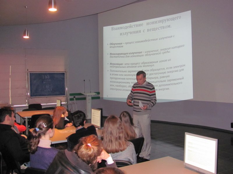 Фото к Юные медики узнают о радиации и ядерной медицине в ростовском информационном центре