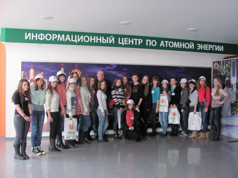 Фото к Областная школа юных журналистов в гостях у информационного центра