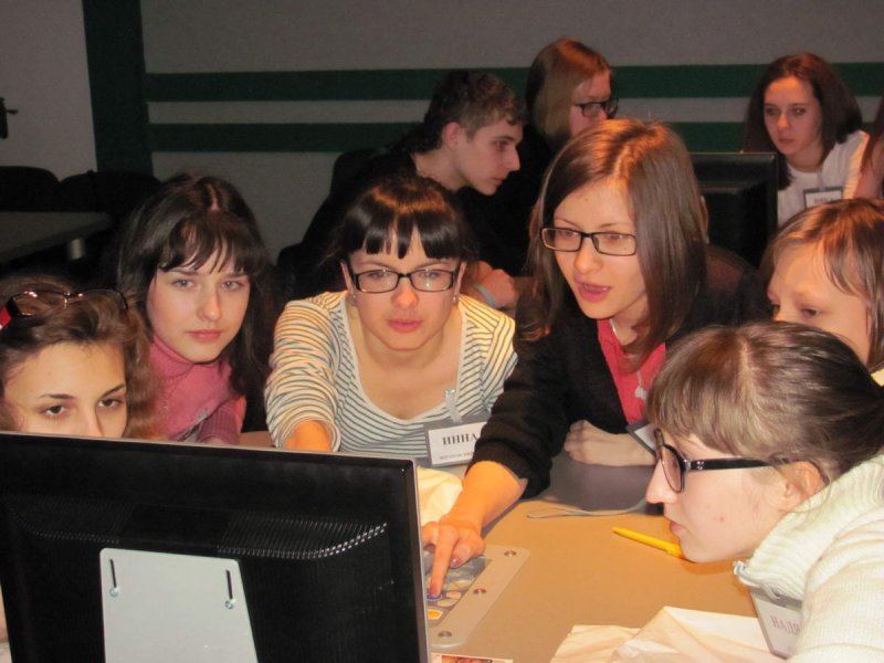 Фото к Областная школа юных журналистов в гостях у информационного центра