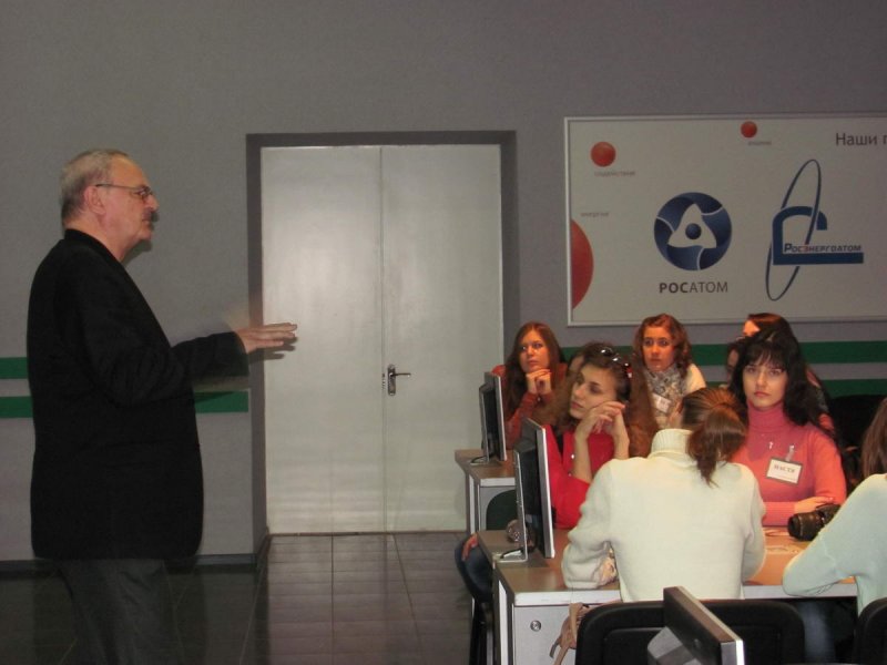 Фото к Областная школа юных журналистов в гостях у информационного центра