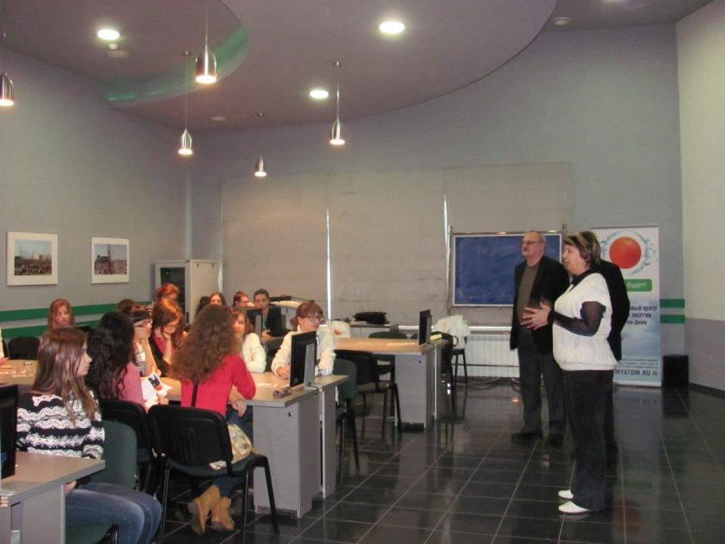 Фото к Областная школа юных журналистов в гостях у информационного центра