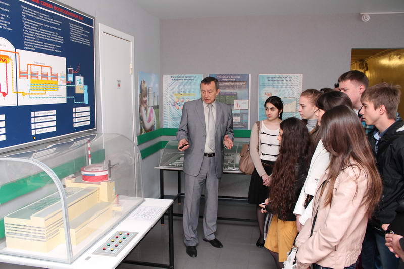 Фото к Будущие медики познакомились с Ростовской атомной станцией