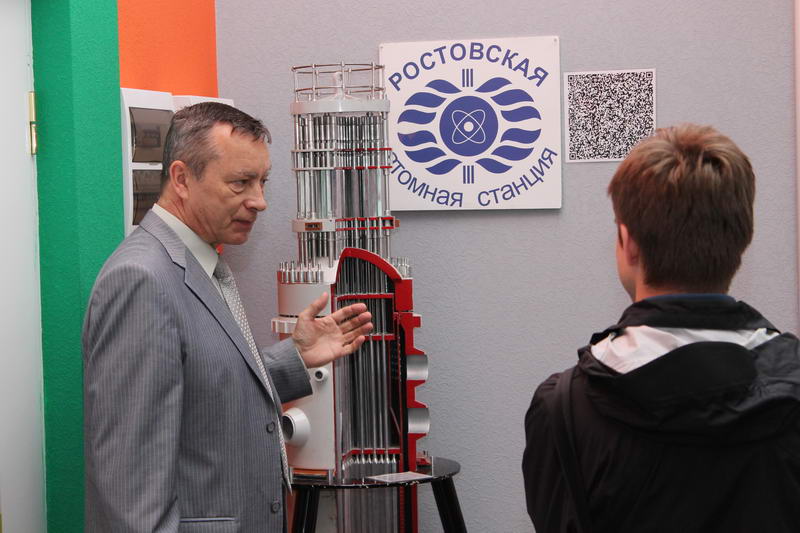 Фото к Будущие медики познакомились с Ростовской атомной станцией