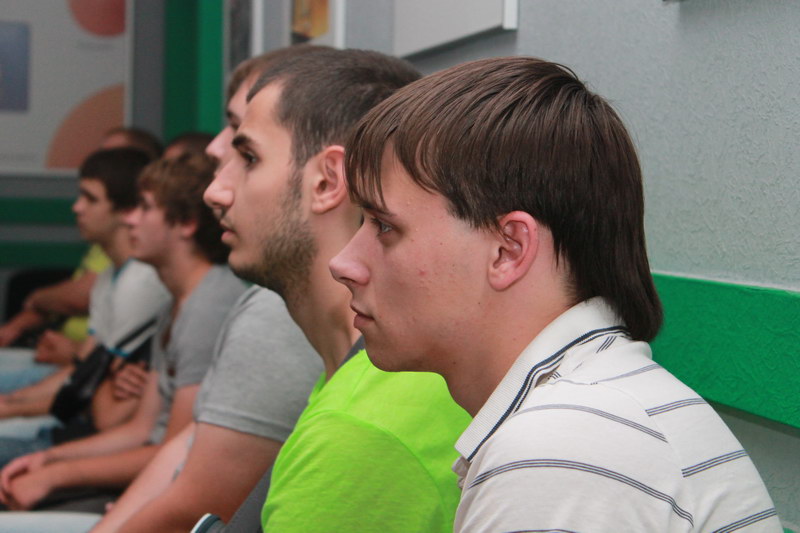 Фото к Олимпийская чемпионка призывает учиться