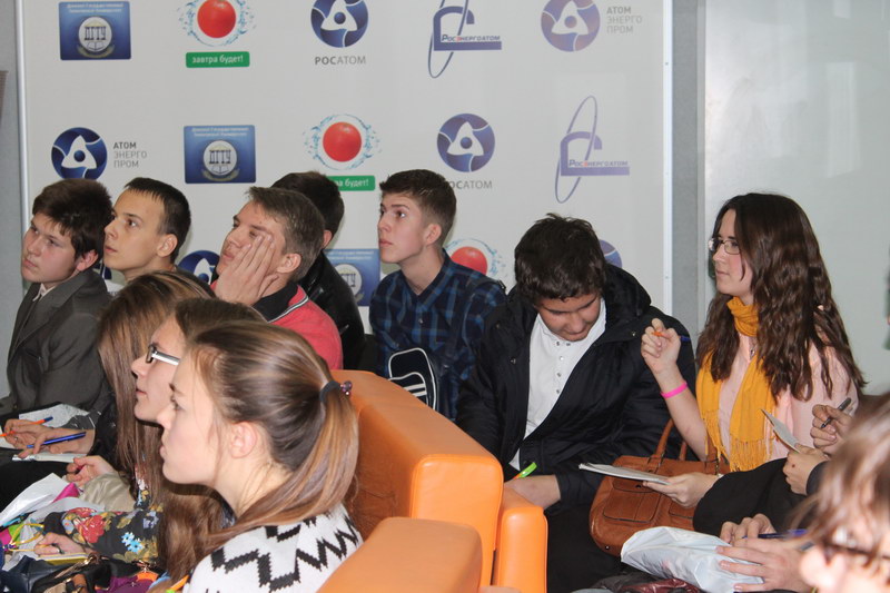 Фото к Большой интерес к «Миру атомных технологий»