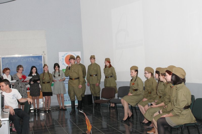 Фото к «Поклонимся великим тем годам…"