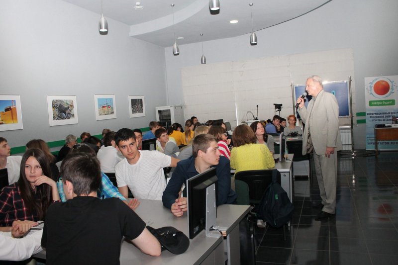 Фото к Весенний финал в клубе «Умный апельсин»