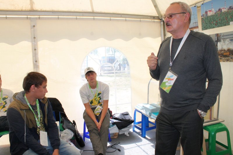 Фото к Ростовский информационный центр по атомной энергии принял участие в работе молодежного форума «Ростов-2014. Твой мир в движении!»