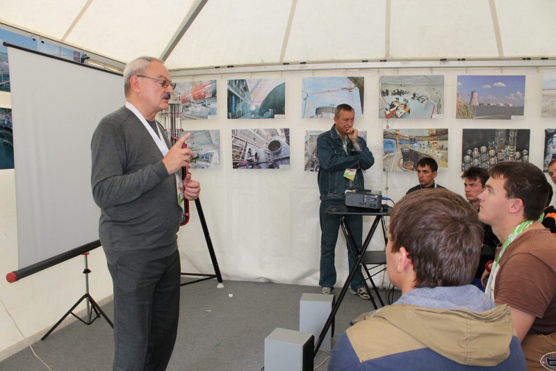 Фото к Ростовский информационный центр по атомной энергии принял участие в работе молодежного форума «Ростов-2014. Твой мир в движении!»