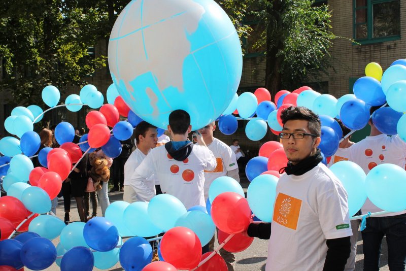 Фото к Более ста молодых ростовчан приняли участие в акции, посвященной шестидесятилетию атомной энергетики