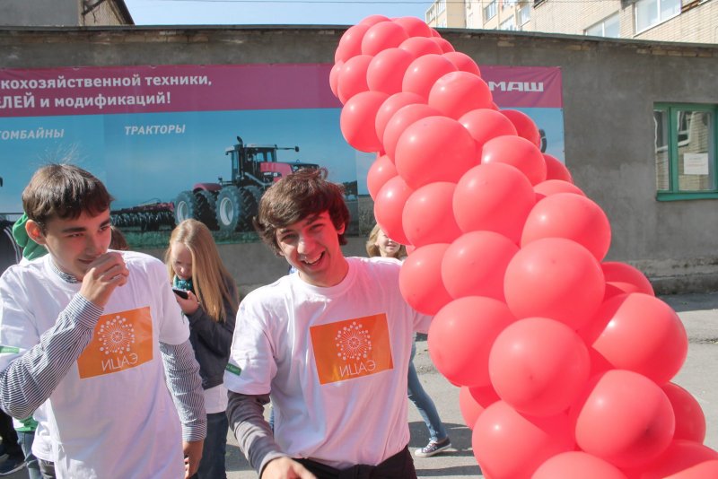 Фото к Более ста молодых ростовчан приняли участие в акции, посвященной шестидесятилетию атомной энергетики