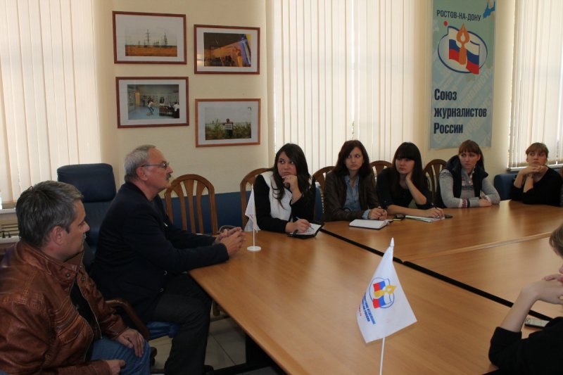 Фото к В областном Доме журналистов прошли встречи атомщиков с будущими журналистами 