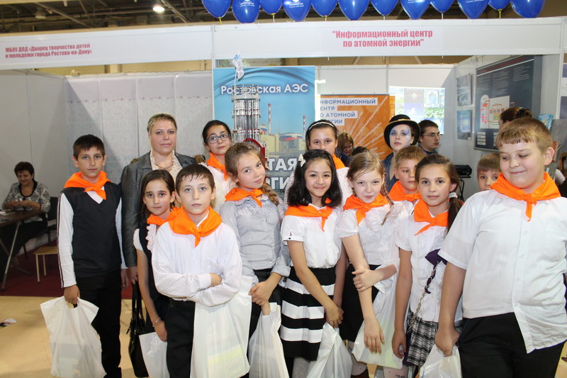 Фото к Более 25 тысяч человек могли ознакомиться с выставочным интерактивным стендом информационного центра по атомной энергии на V фестивале науки Юга России