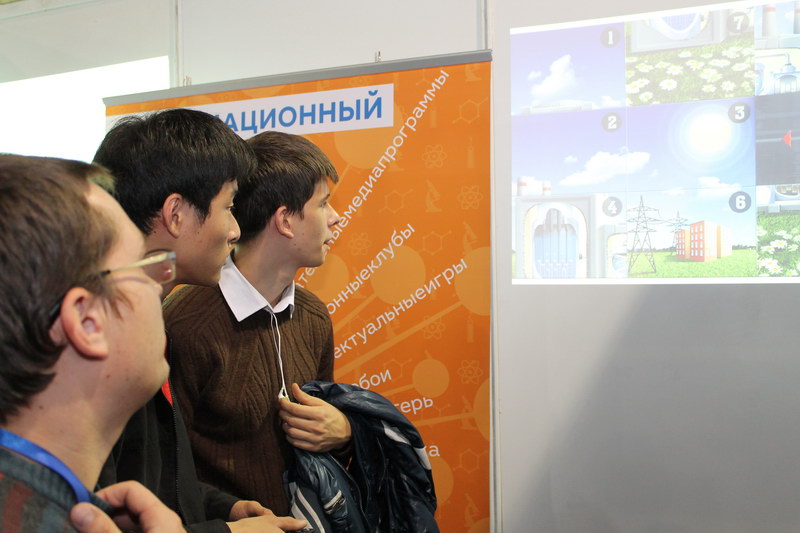 Фото к Более 25 тысяч человек могли ознакомиться с выставочным интерактивным стендом информационного центра по атомной энергии на V фестивале науки Юга России