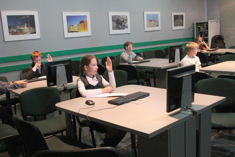 Фото к В информационном центре по атомной энергии проходят «Пять уроков по KODU» для юных ростовчан