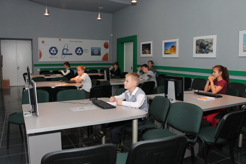 Фото к В информационном центре по атомной энергии проходят «Пять уроков по KODU» для юных ростовчан