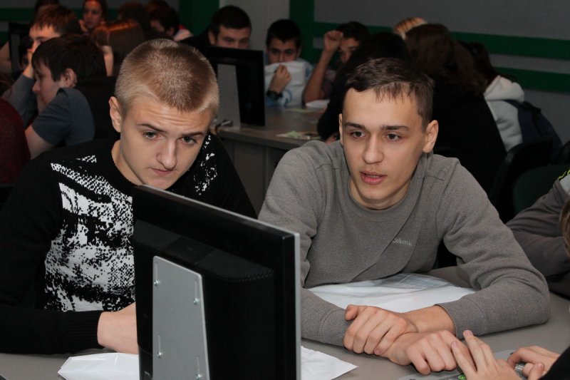 Фото к Более тысячи школьников из 23 городов и районов Ростовской области приняли участие в Фестивале технических знаний и творчества молодежи Дона