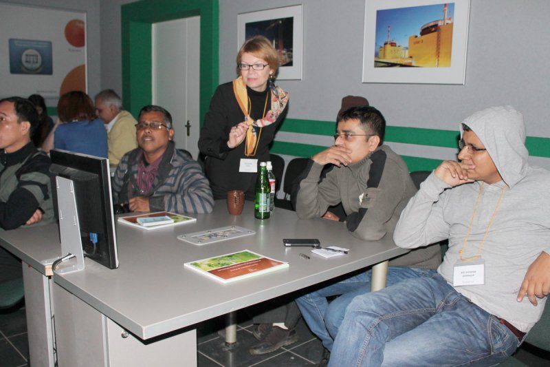 Фото к Большая группа иностранных журналистов посетила информационный центр по атомной энергии 