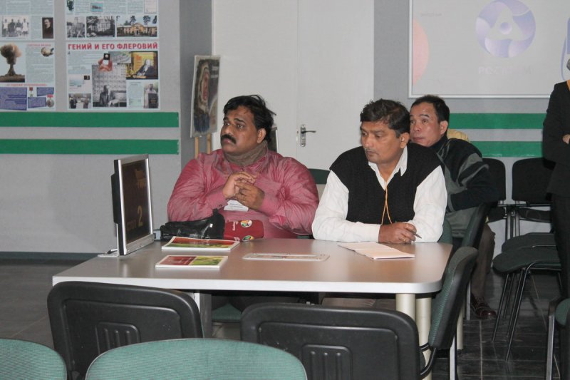 Фото к Большая группа иностранных журналистов посетила информационный центр по атомной энергии 