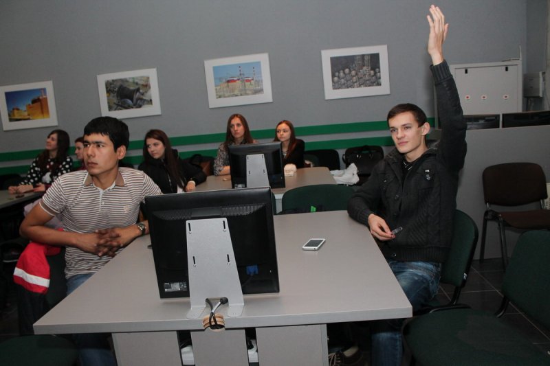 Фото к Новая интеллектуальная игра с успехом стартовала в информационном центре по атомной энергии