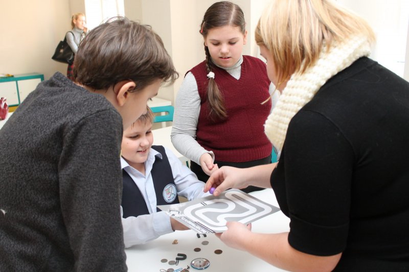 Фото к Информационный центр по атомной энергии принял участие в проекте «Месяц физики» интерактивного музея наук «Лабораториум»