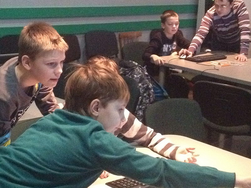 Фото к Информационный центр по атомной энергии Ростова-на-Дону ведет прием на курсы компьютерной грамотности для школьников и пожилых людей