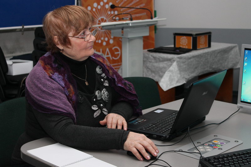 Фото к Информационный центр по атомной энергии Ростова-на-Дону ведет прием на курсы компьютерной грамотности для школьников и пожилых людей