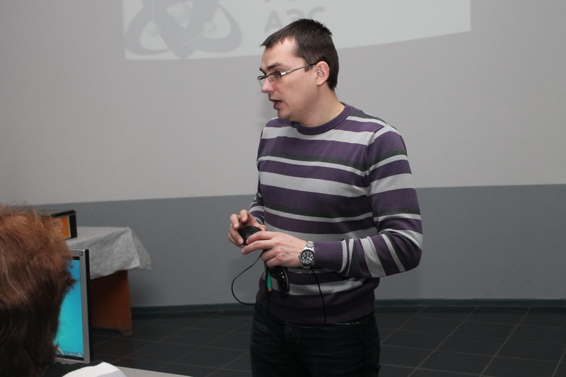 Фото к Информационный центр по атомной энергии Ростова-на-Дону ведет прием на курсы компьютерной грамотности для школьников и пожилых людей