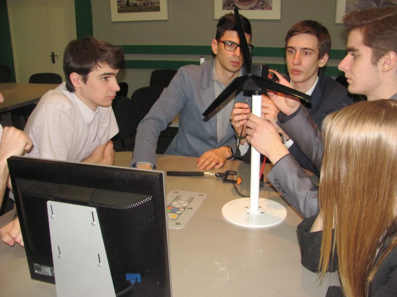 Фото к Копия В информационном центре по атомной энергии прошел интерактивный урок по альтернативной энергетике