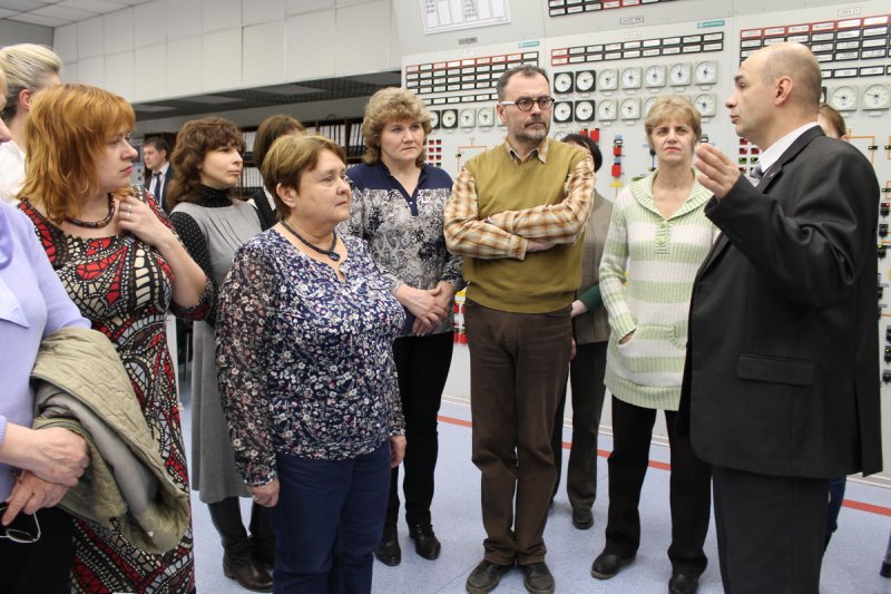 Фото к Неделя высоких технологий открылась посещением Ростовской АЭС группой ростовских учителей 