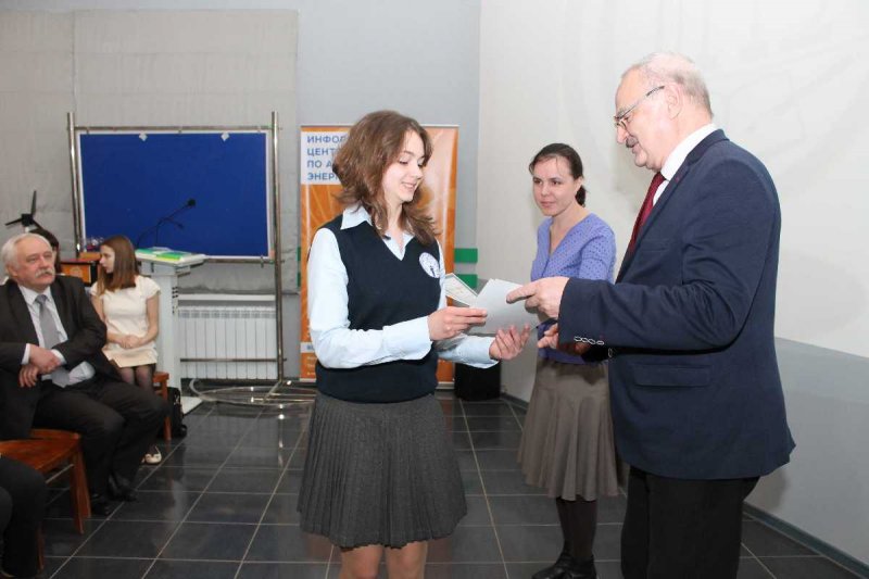 Фото к Около пятидесяти работ школьников были представлены на ежегодной учебно-практической конференции «От идеи до воплощения» в Информационном центре по атомной энергии