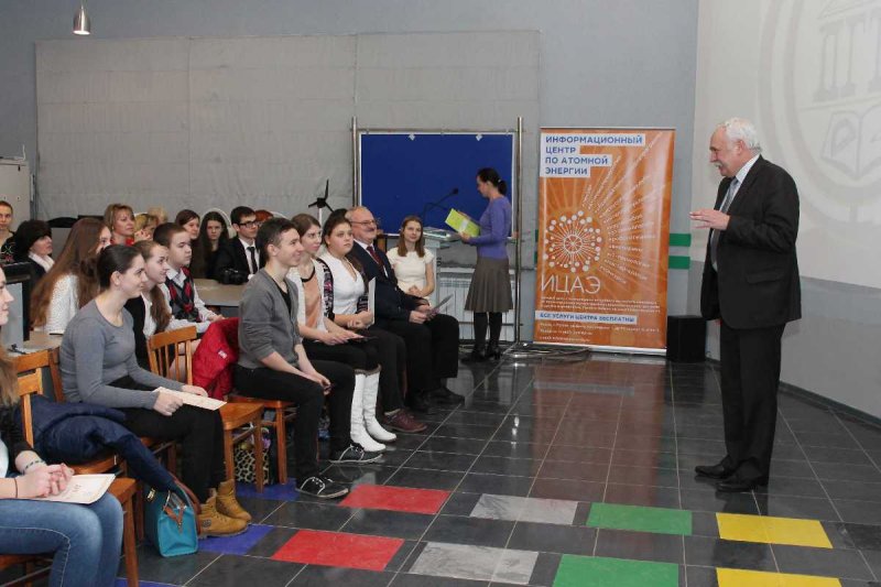 Фото к Около пятидесяти работ школьников были представлены на ежегодной учебно-практической конференции «От идеи до воплощения» в Информационном центре по атомной энергии